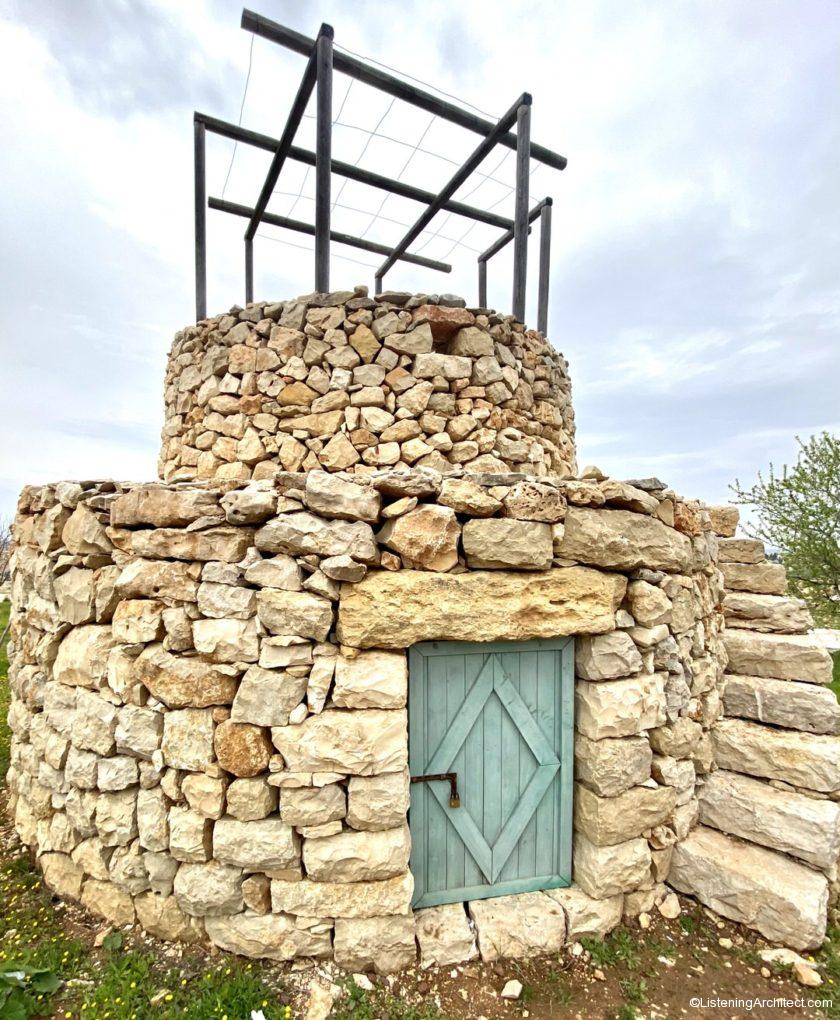 Al-mintar by Sliman Mansour